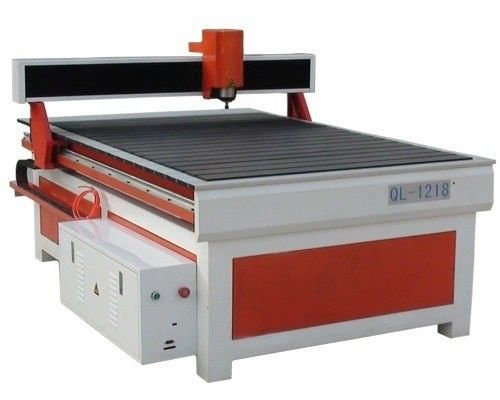 1500w 산업적 Cnc 루터 테이블은 3d 나무 Cnc 기계를 특화했습니다