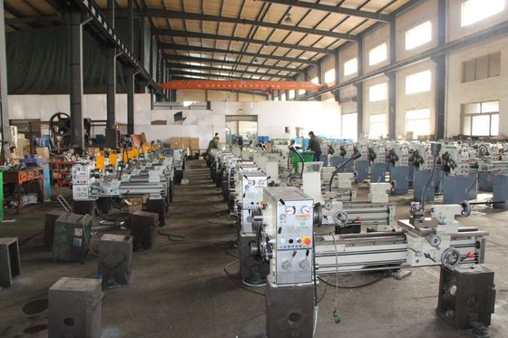 QL1320 수평선상 CNC 선반 조도 금속 가스 나사 기계